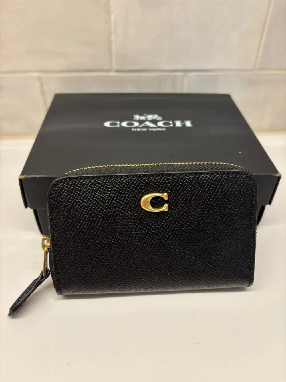 NEW IN BOX Coach Essential Small Zip Around Wallet Coin Card Case Black/Brass